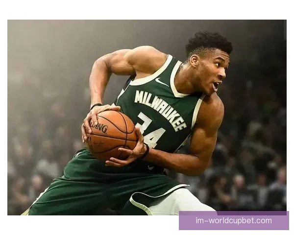 雄鹿有意通过交易字母哥得到埃奇库姆或莫布利作为新基石球员