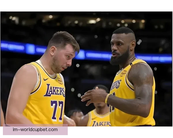 湖人全队换球衣训练笑声连连东詹领衔雷迪克谈卢卡禁赛失落