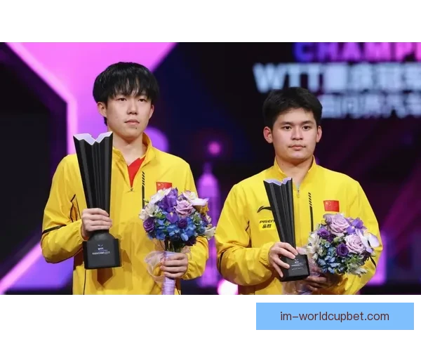 王皓放弃指导林诗栋呆坐无助双眼空洞与王楚钦对视满是无奈